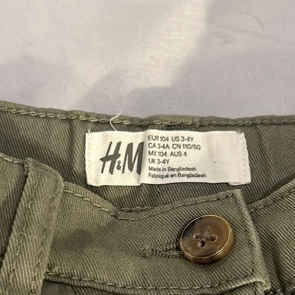 H&M - NWOT - Khaki/green Buttoned Skirt with adjustable waistband - Picture 2 of 4